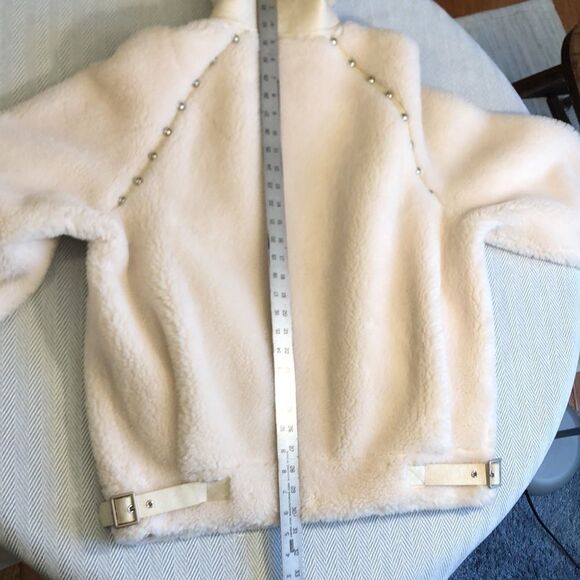 Faux Fur Shearling White Jacket Winter, Pit to Pit 23" Pre-Owned - Picture 12 of 16